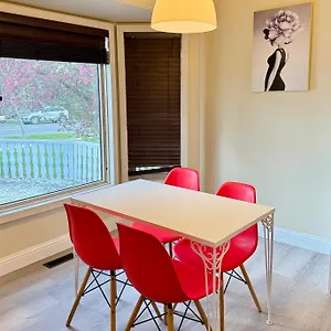 https://calgary-mountain-lrt-single-house-close-uc.calgaryhotelsearch.com
